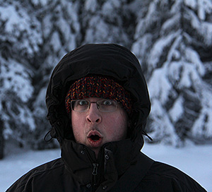 Marc-andré en hiver à moins 40 avec un capuchon et une tuque.